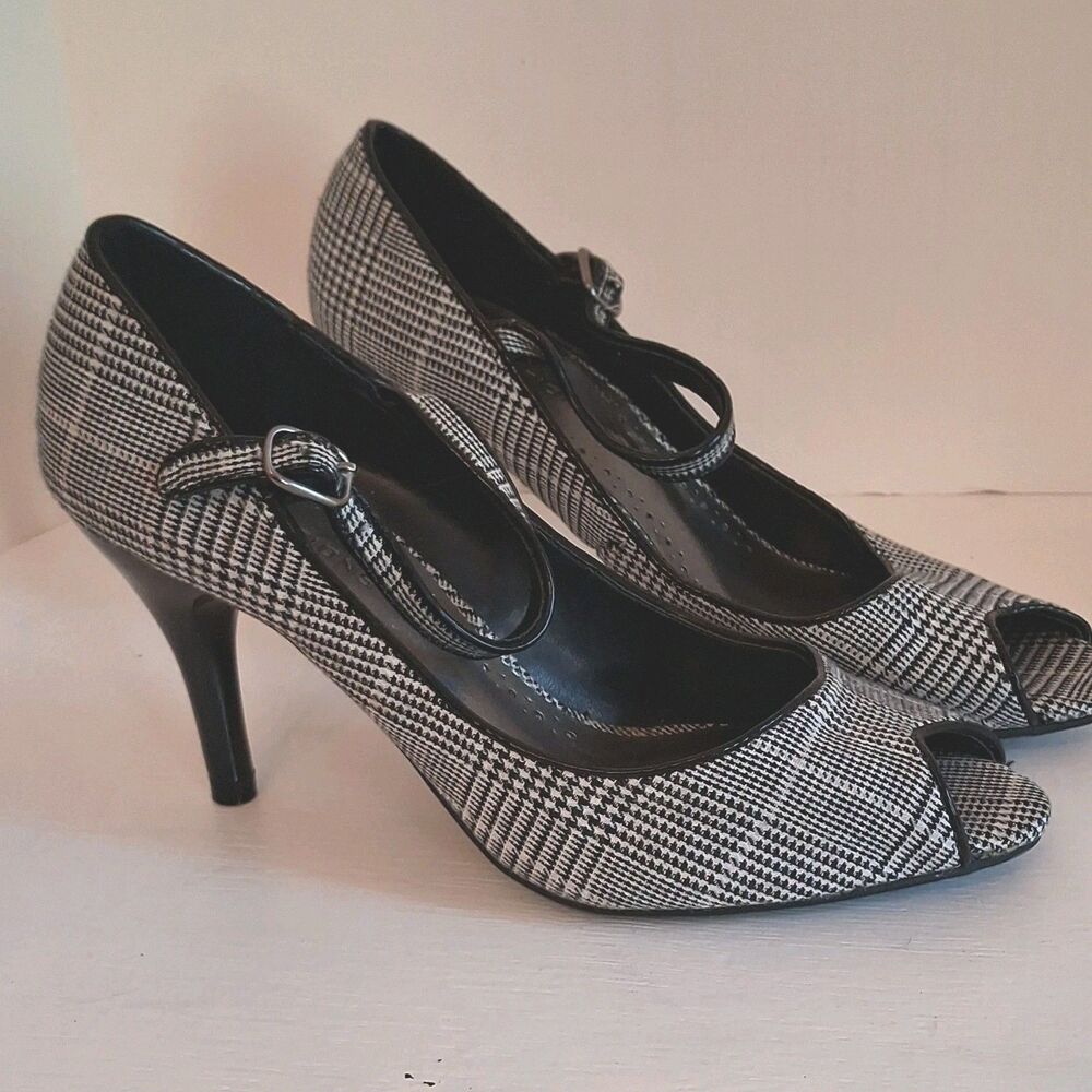 Predictions black white houndstooth peep toe Mary Jane heels women's US 5.5